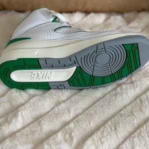 Jordan Retro 2 size6 boys youth